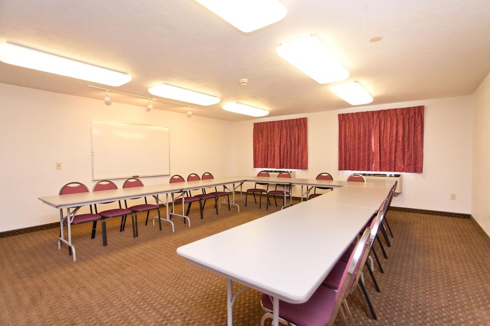 Hotel Super 8 By Wyndham Portland Airport Extérieur photo