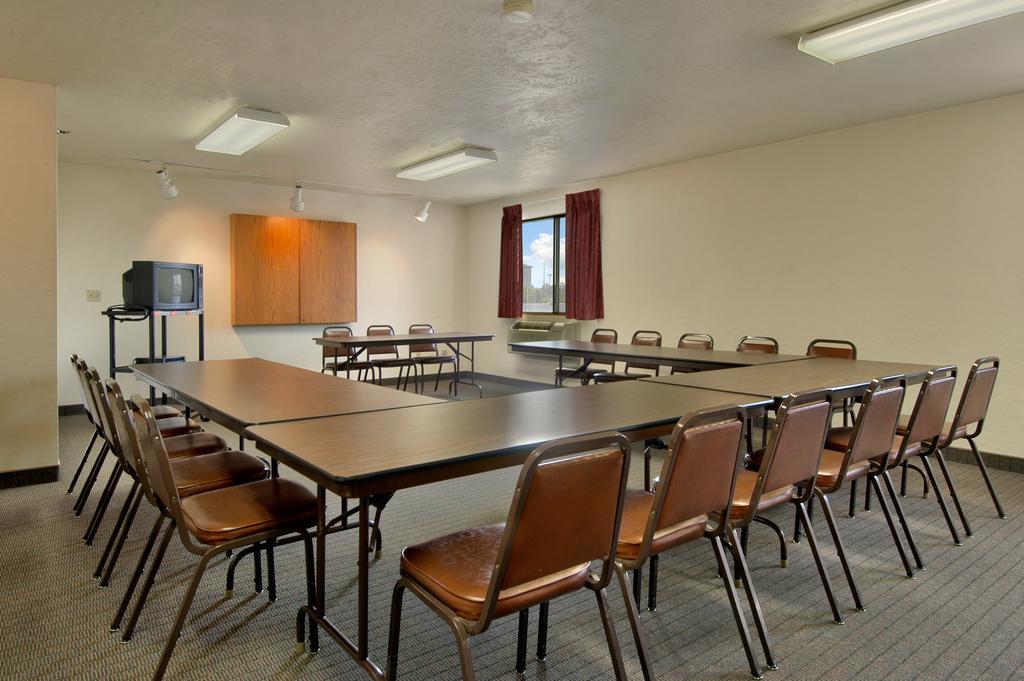 Hotel Super 8 By Wyndham Portland Airport Extérieur photo