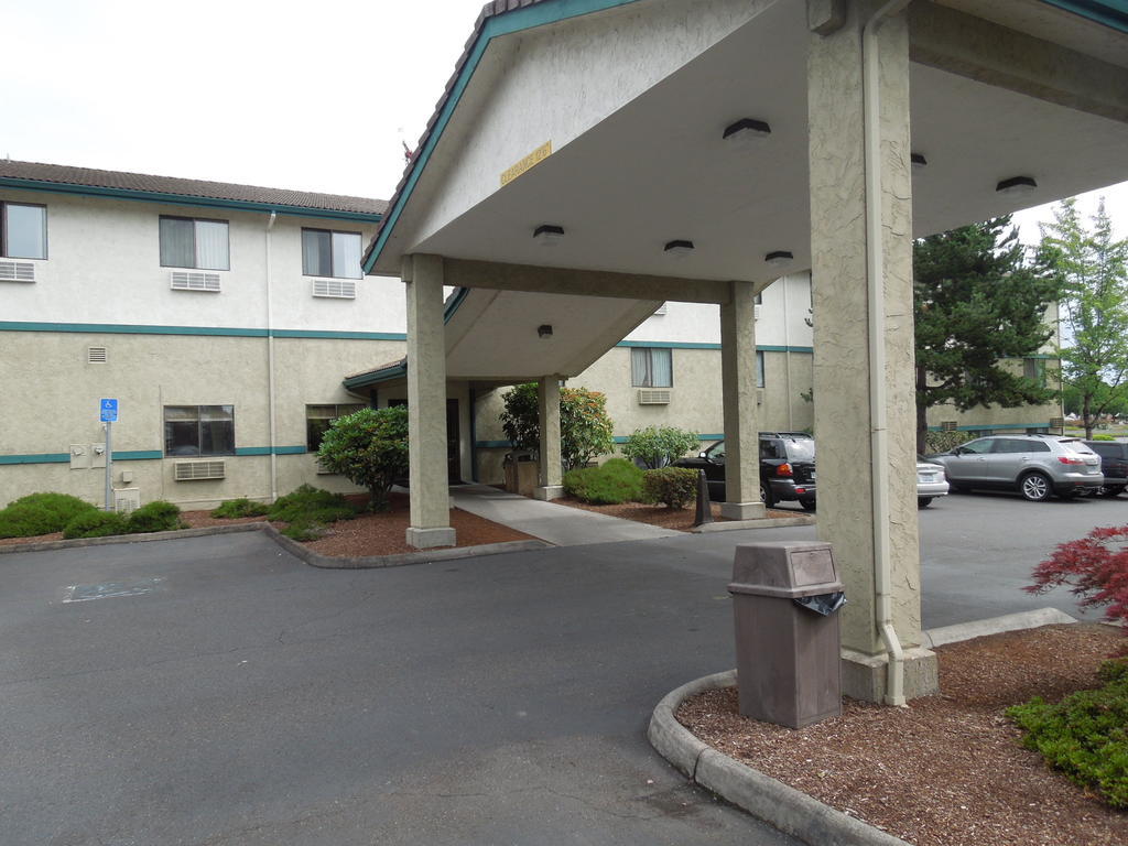 Hotel Super 8 By Wyndham Portland Airport Extérieur photo